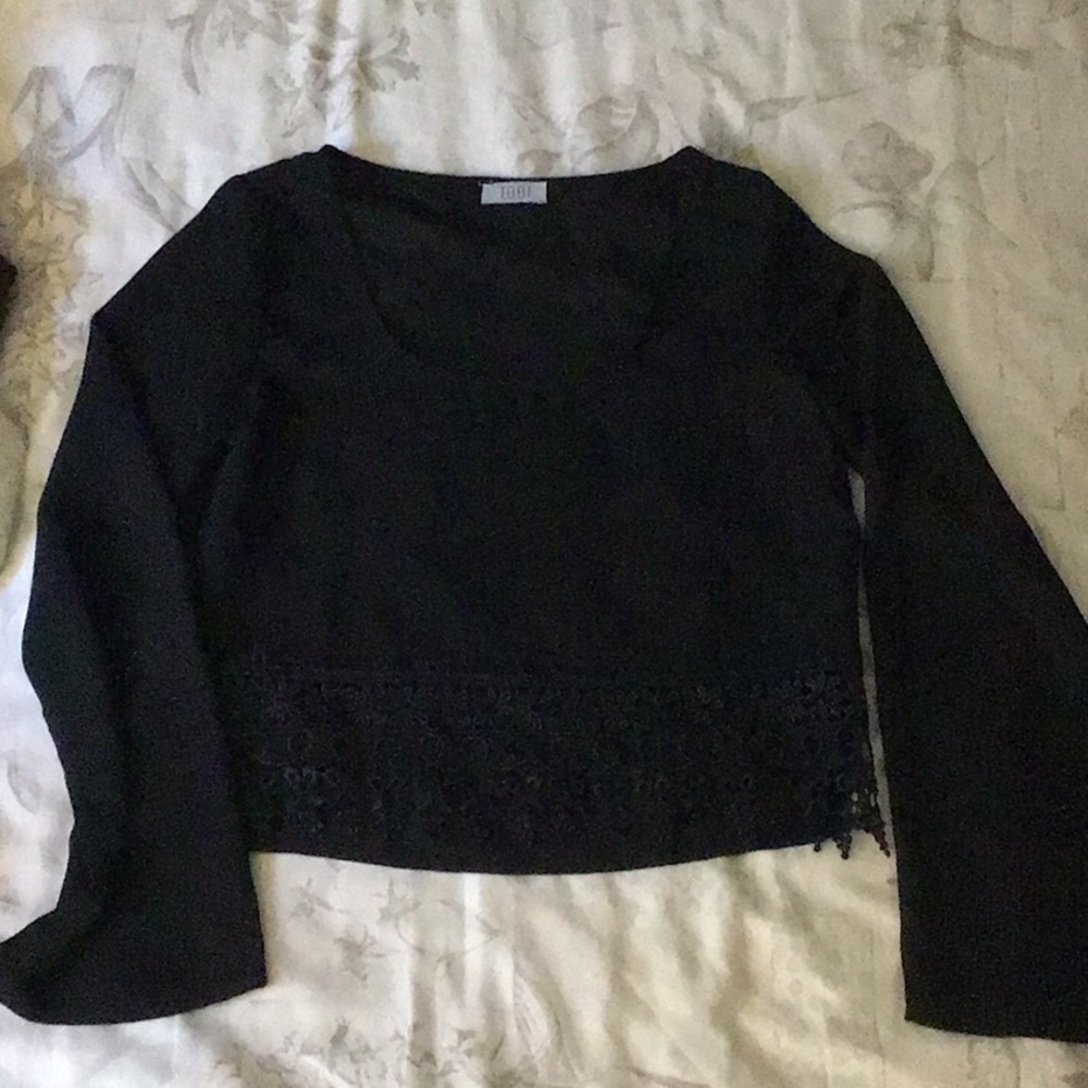 Black tobi long sleeve crop top